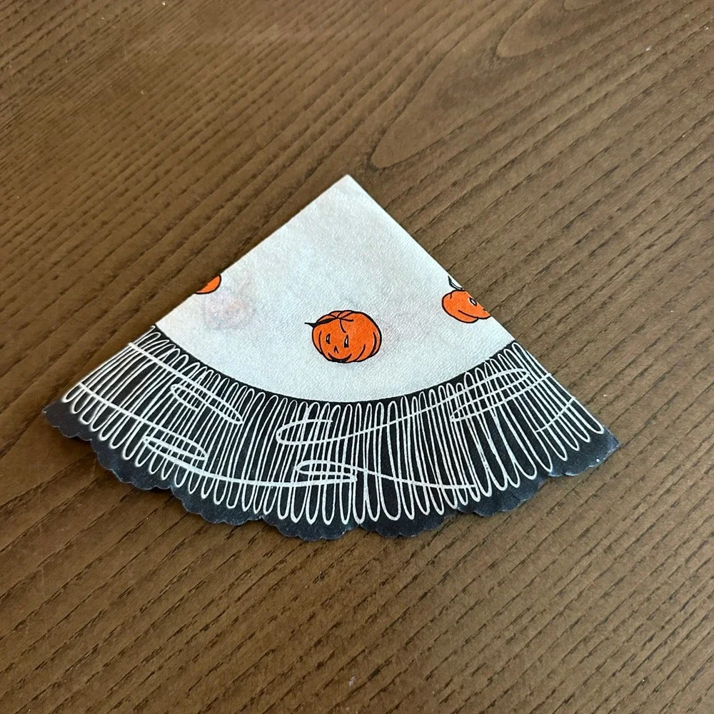 Vintage Halloween Pumpkin Jack-O-Lantern Paper Doily Napkin Scalloped Edge 9''